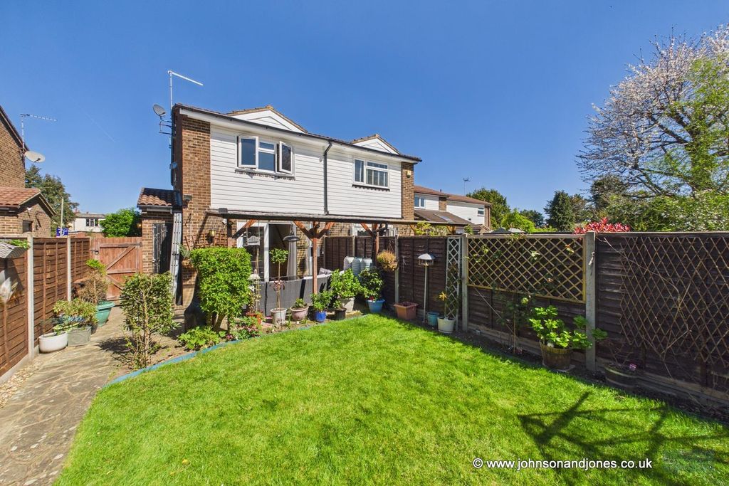Additional image 2 of 1 bed property for saleCornhill Close, Addlestone KT15