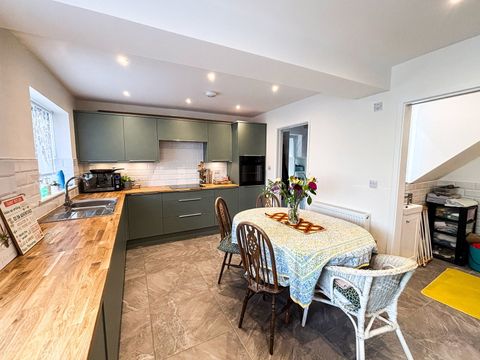 Bishopston Road, Bishopston, Swansea SA3