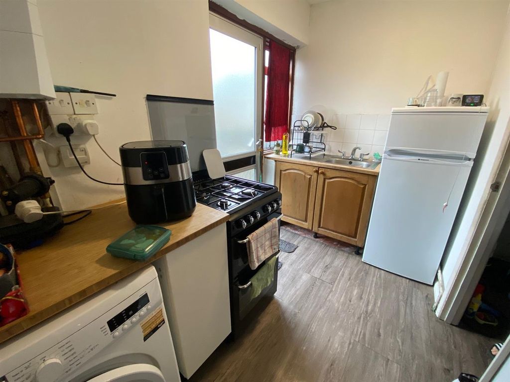 Additional image 6 of 1 bed flat for saleFirst Avenue, Dagenham RM10