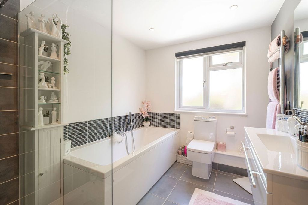 Additional image 9 of 4 bed detached house for saleCommon Lane, Addlestone KT15