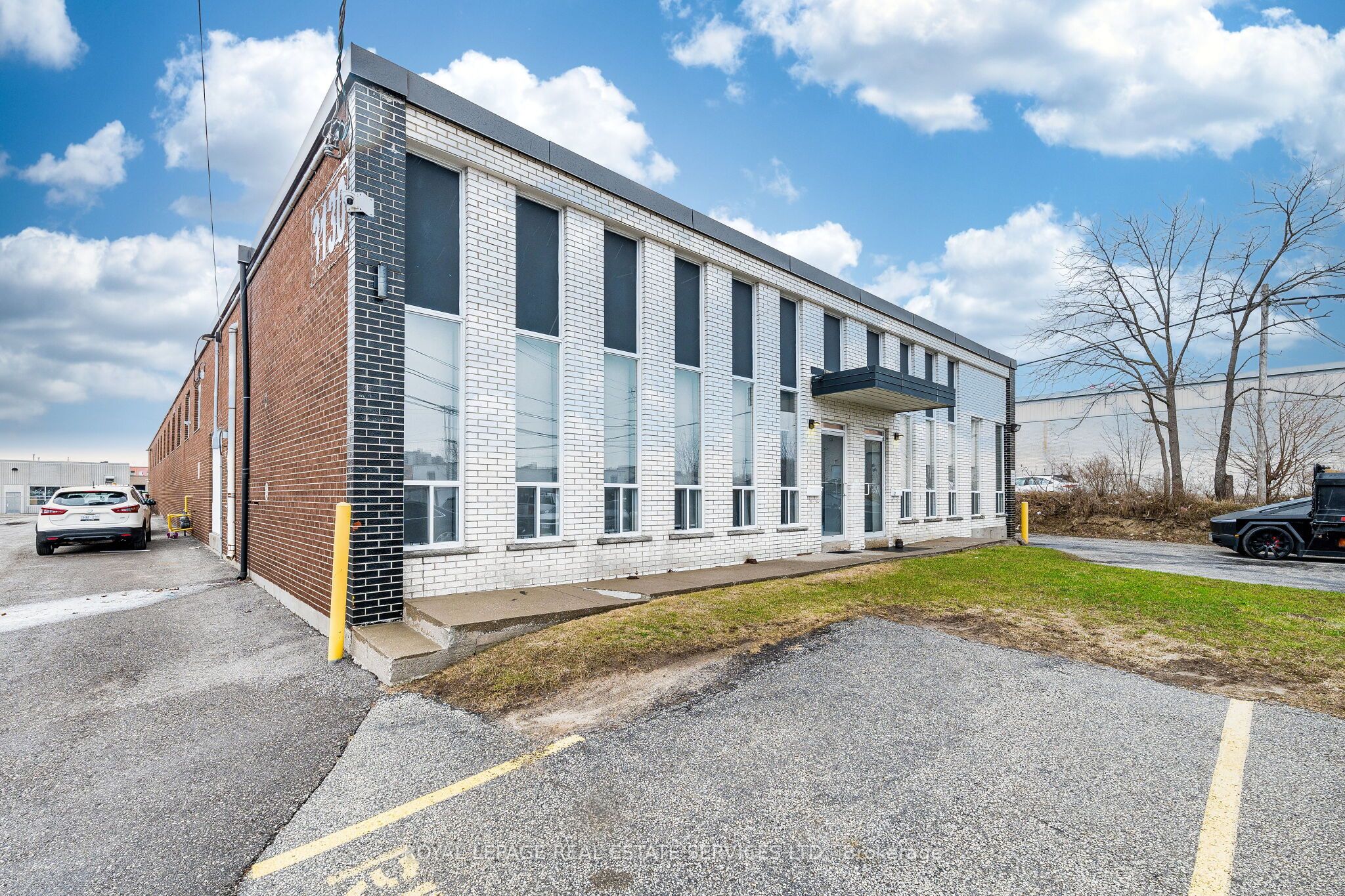 Additional image 2 of 3130 Universal Drive, Mississauga, ON, L4X 2C8