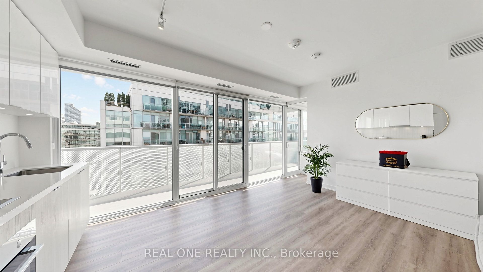 Additional image 3 of 907-15 Queens Quay E, Toronto, ON, M5E 0C5