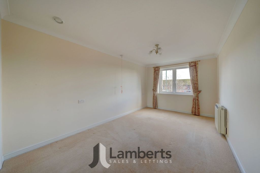 Additional image 7 of 2 bed flat for saleNew Road, Studley B80