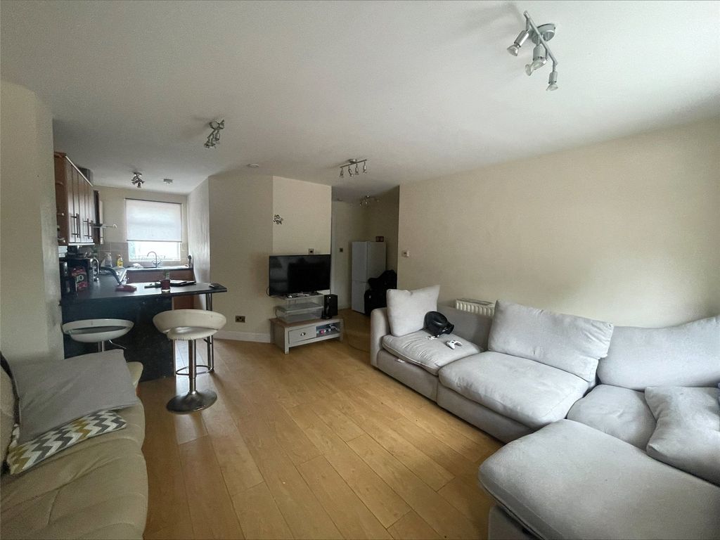 4 bed flat for saleDurham Road, Chilton, Ferryhill, Durham DL17 photo 2