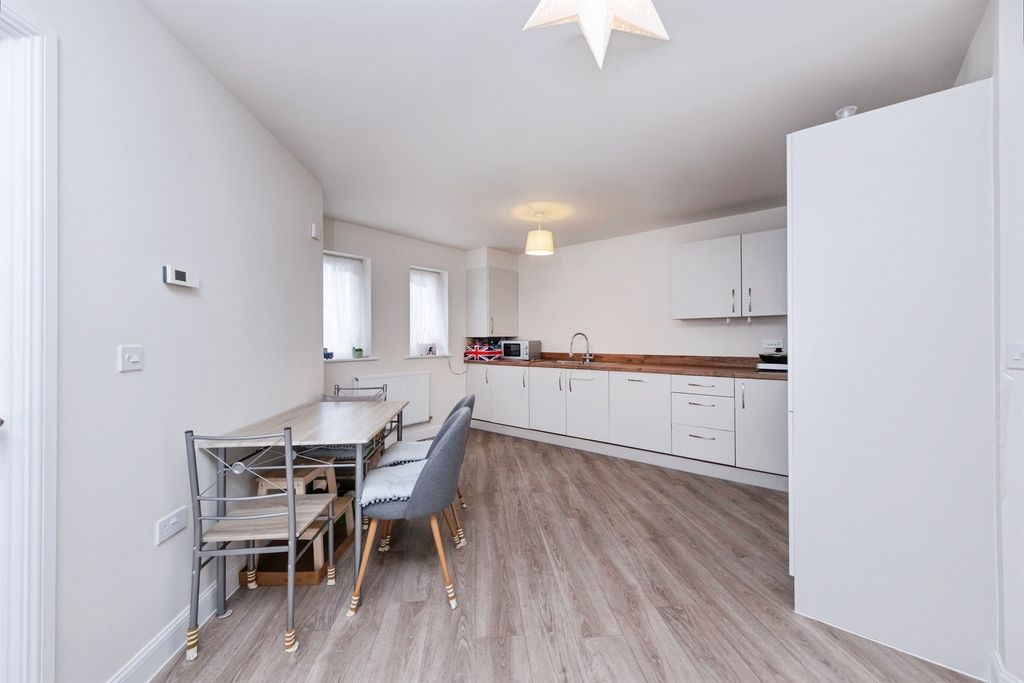 2 bed maisonette for saleSwithin Lane, Buckingham MK18 photo 2