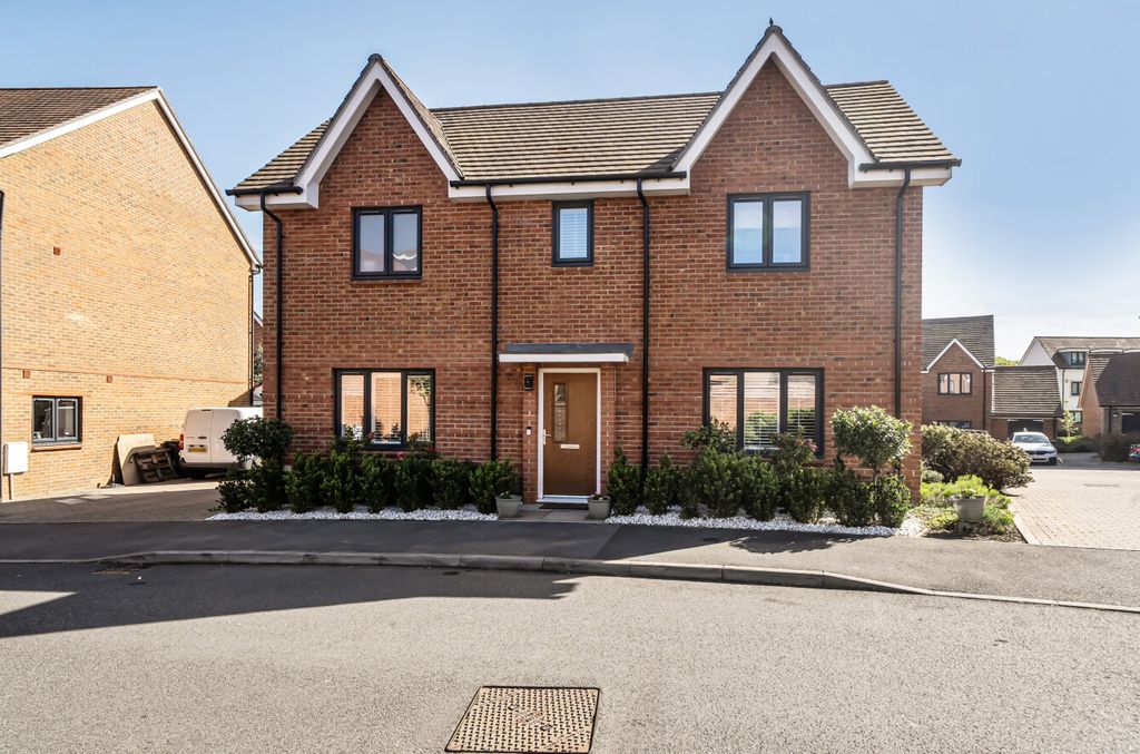 Additional image 22 of 3 bed detached house for saleQuiller Avenue, Arborfield Green, Reading, Berkshire RG2