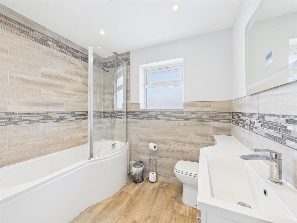 Additional image 24 of 4 bed detached house for saleLangdon Avenue, Bedgrove, Aylesbury HP21