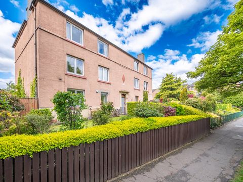 17/6 Hutchison Crossway, Chesser, Edinburgh EH14