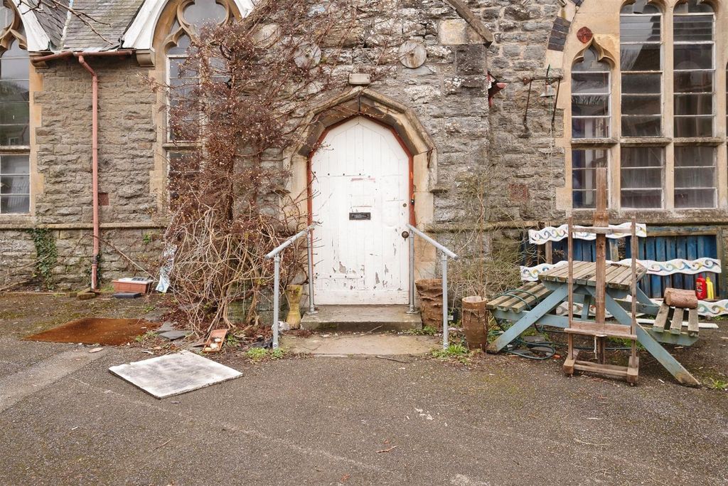 2 bed property for saleCrabtree Walk, Knighton LD7 photo 3
