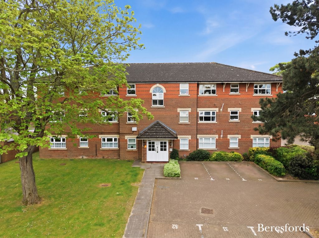 2 bed flat for saleBurns Close, Billericay CM11