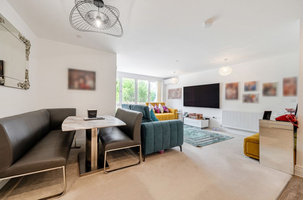 Additional image 2 of 2 bed flat for saleRoman Way, Beckenham, Kent BR3