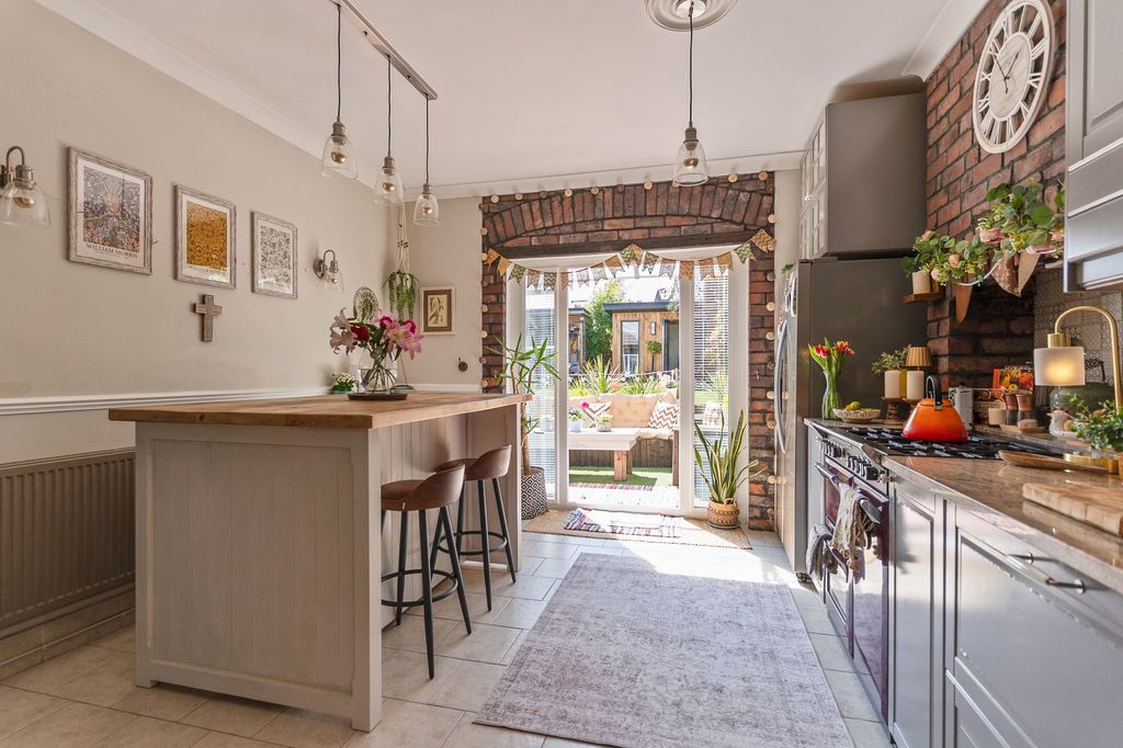 Additional image 2 of 4 bed semi-detached house for saleLlwynderi Road, Newport NP20