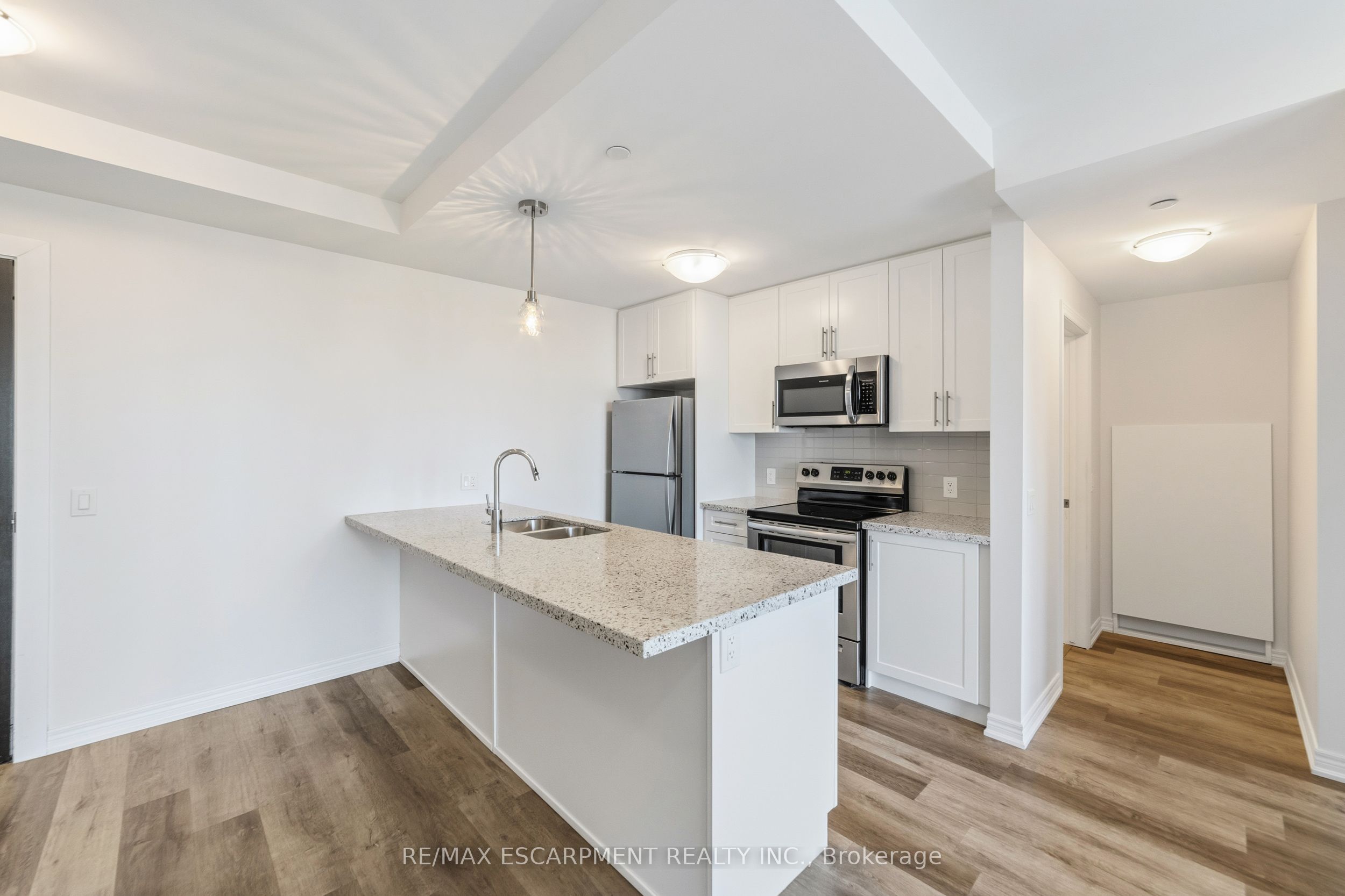 Additional image 4 of 302-2750 King Street, Hamilton, ON, L8G 1J4