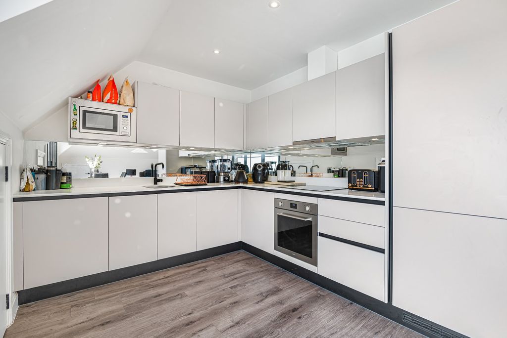 Additional image 3 of 2 bed flat for saleBrampton Road, Bexleyheath DA7