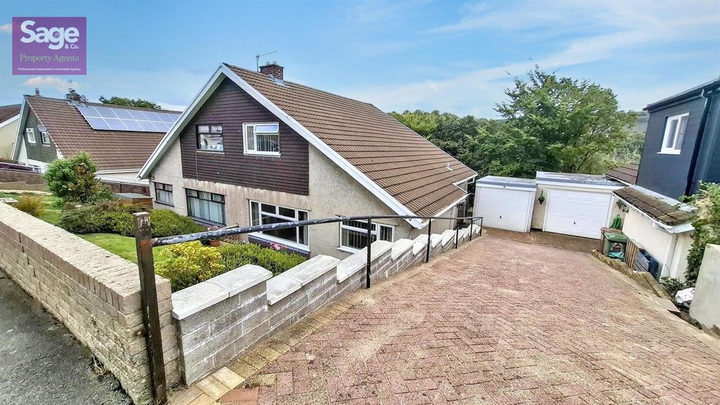 3 bed semi-detached house for saleManor Park, Newbridge, Newport NP11