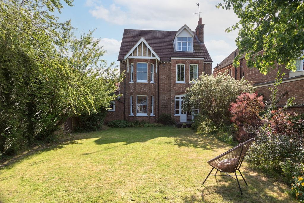 Additional image 3 of 5 bed detached house for saleBeverley Crescent, Bedford, Bedfordshire MK40