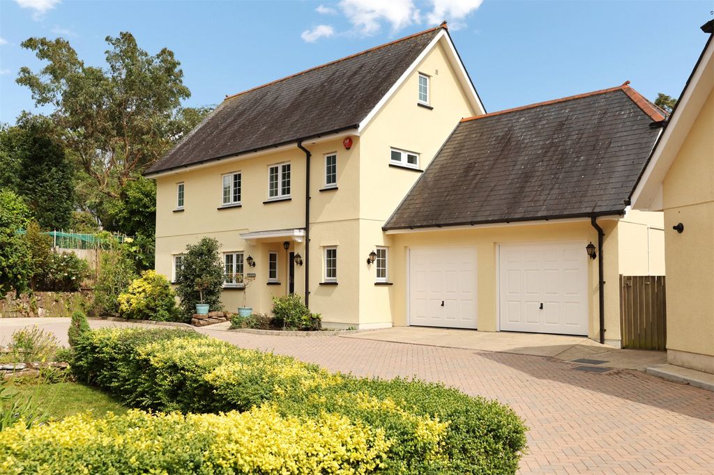6 bed detached house for saleTom Maddock Gardens, Ivybridge, Devon PL21