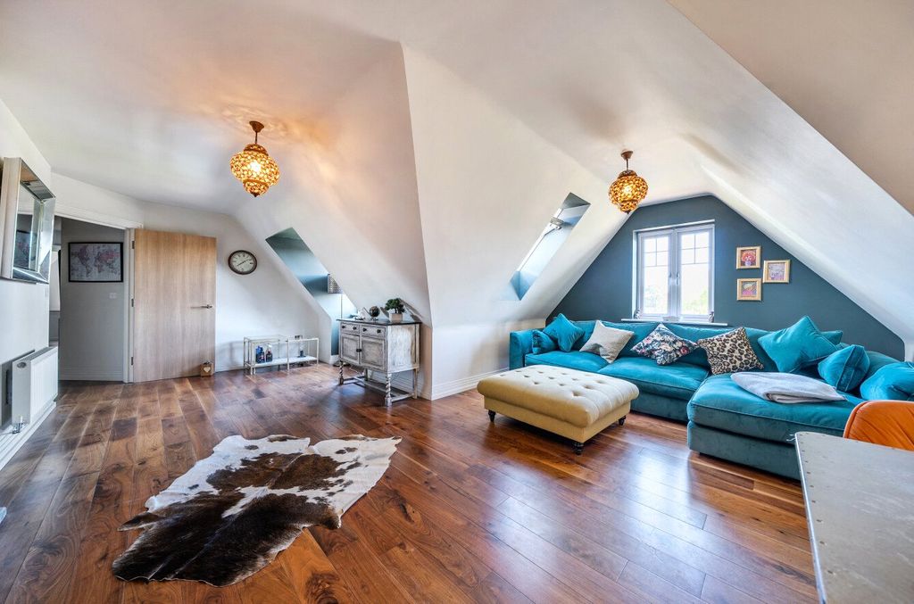 Additional image 2 of 2 bed flat for saleMagnolia Drive, Banstead, Surrey SM7