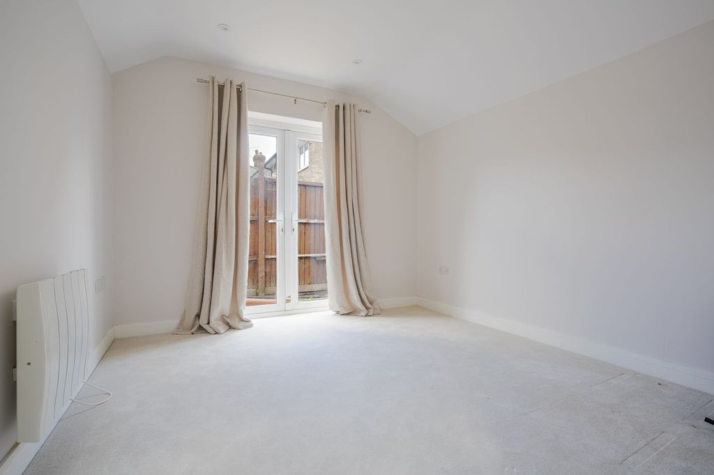 Additional image 7 of 2 bed maisonette for saleVictoria Road, Ascot SL5