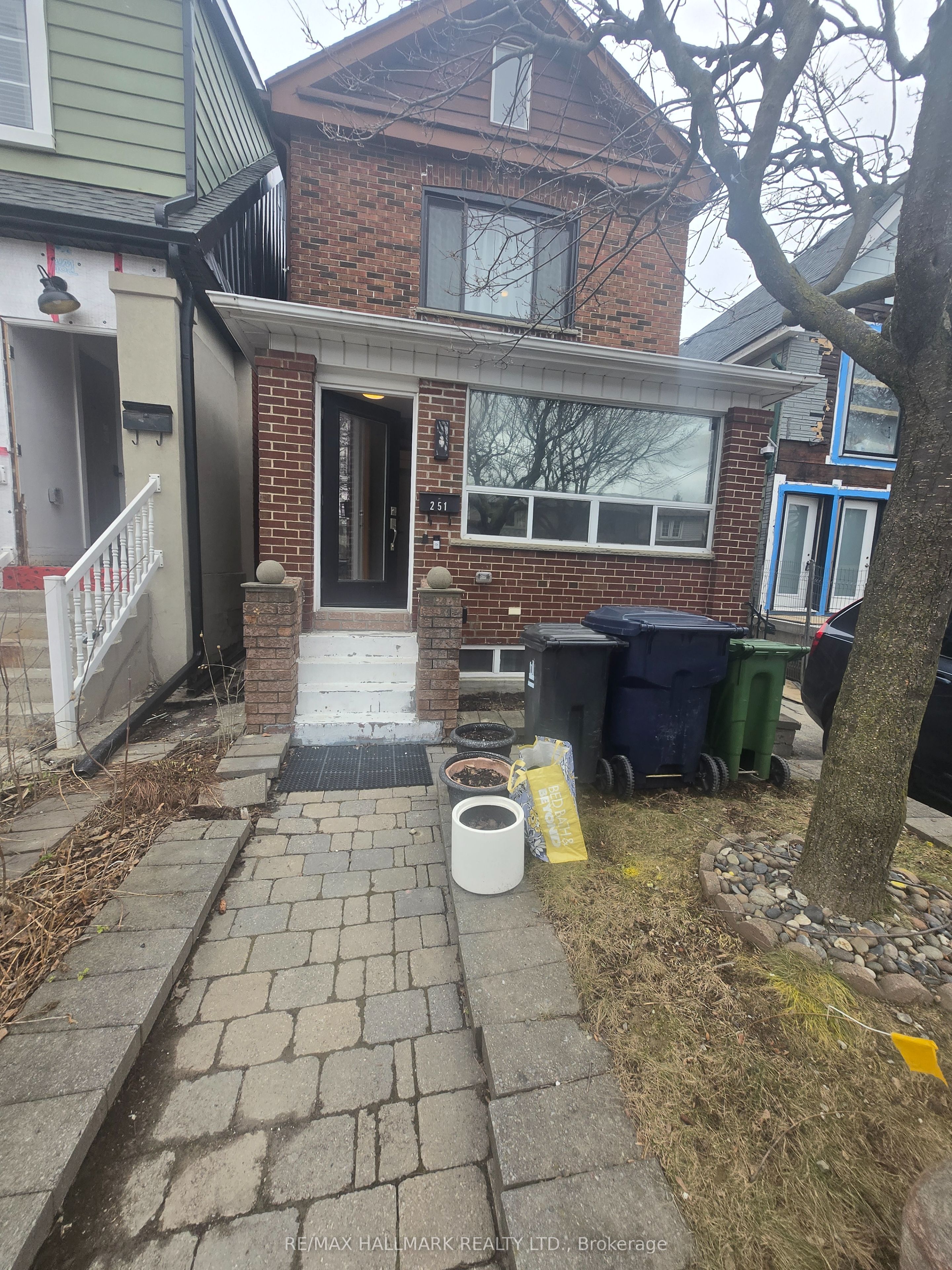 Additional image 5 of Main-251 Silverthorn Avenue, Toronto, ON, M6N 3K2