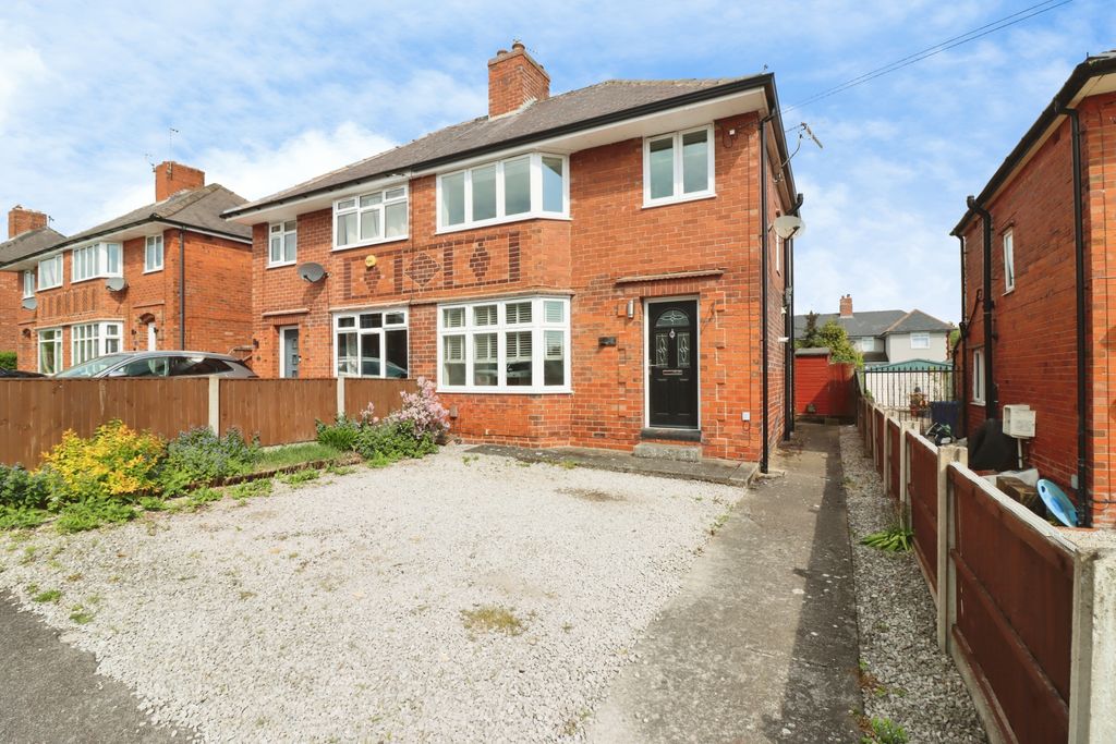 3 bed semi-detached house for saleSelhurst Road, Chesterfield S41
