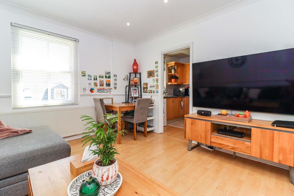 Additional image 2 of 1 bed flat for saleMallard Road, Abbots Langley WD5