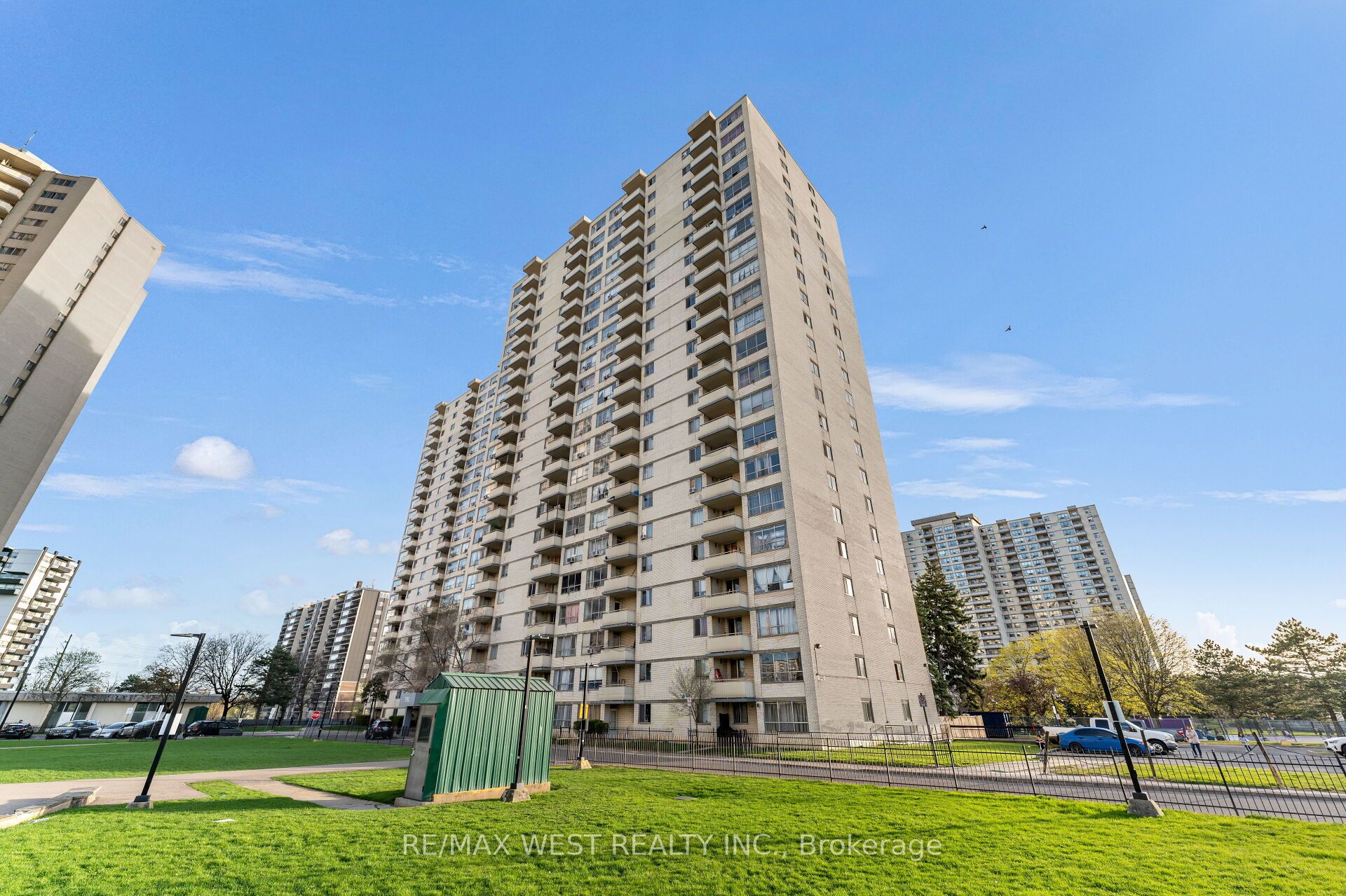 Additional image 2 of 114-340 Dixon Road, Toronto, ON, M9R 1T1