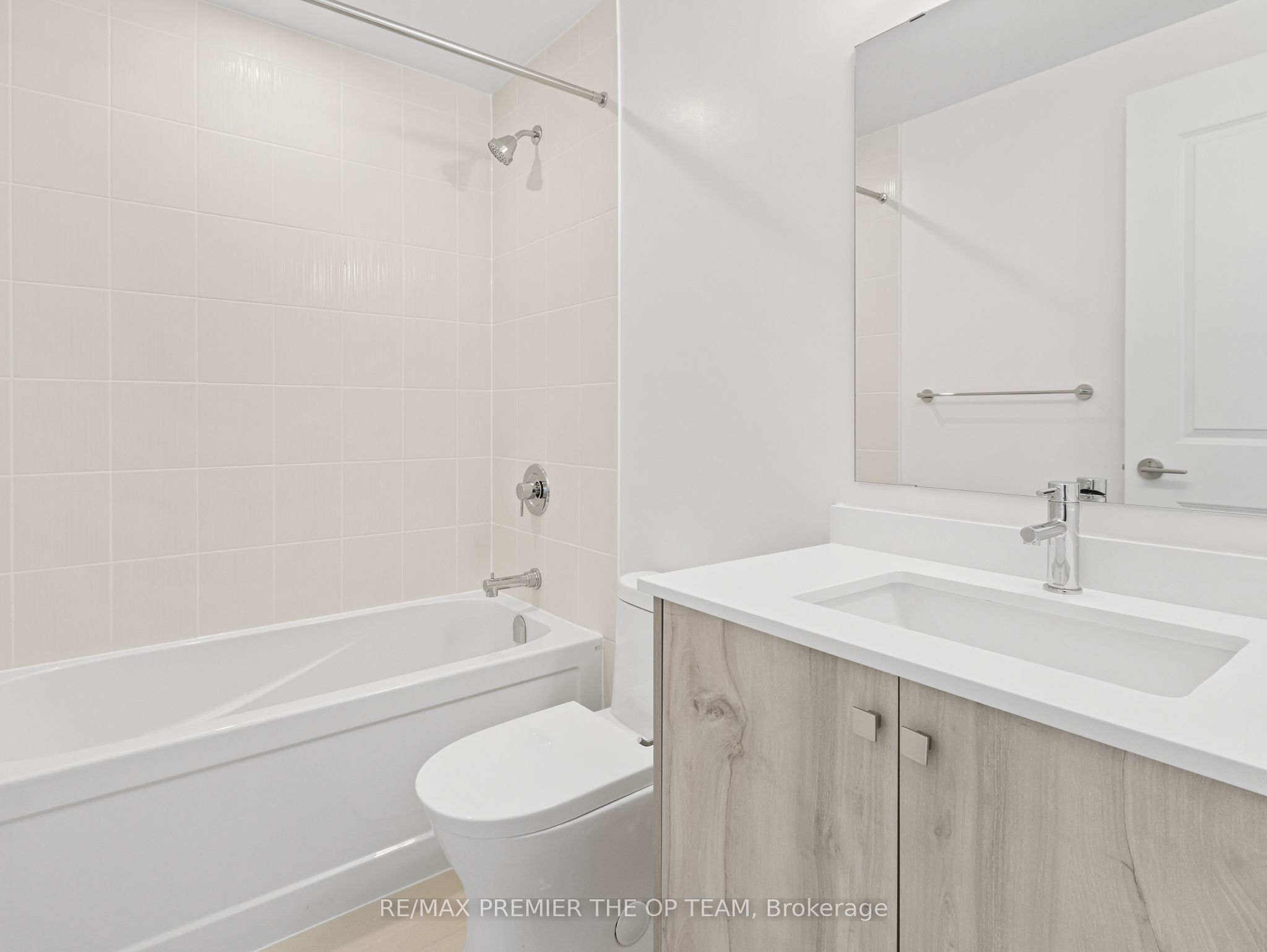 Additional image 2 of 817-10 Gatineau Drive, Vaughan, ON, L4J 0L2