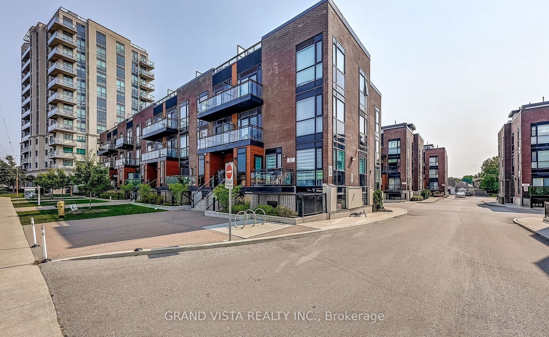 B602-5279 Highway 7 N/a, Vaughan, ON, L4L 0J1