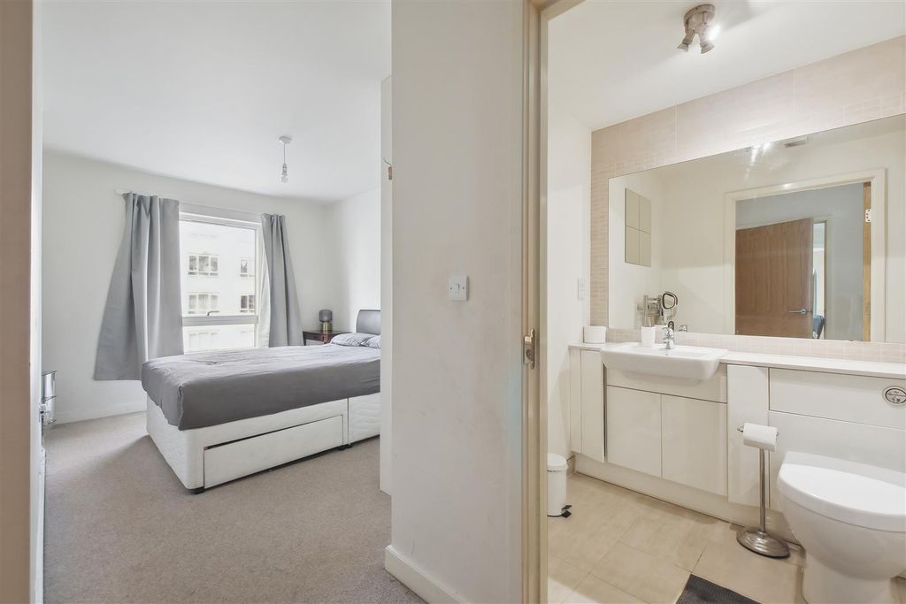 Additional image 7 of 2 bed flat for saleHeritage Avenue, London NW9