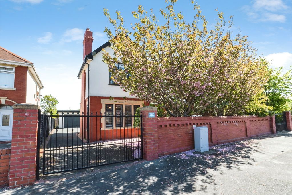 Additional image 29 of 4 bed detached house for saleSt. Annes Road, Blackpool, Lancashire FY4