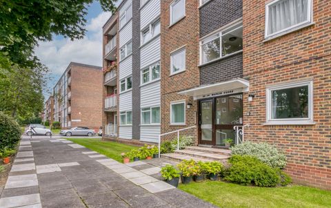 Maplin Close, Winchmore Hill N21