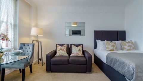 39 Hill Street, London W1J, Studio to rent