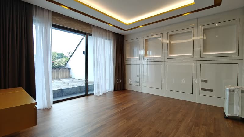 18 Nassim Hill photo 4
