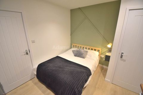 Room 2, Radstock Road, Reading RG1, Room to rent