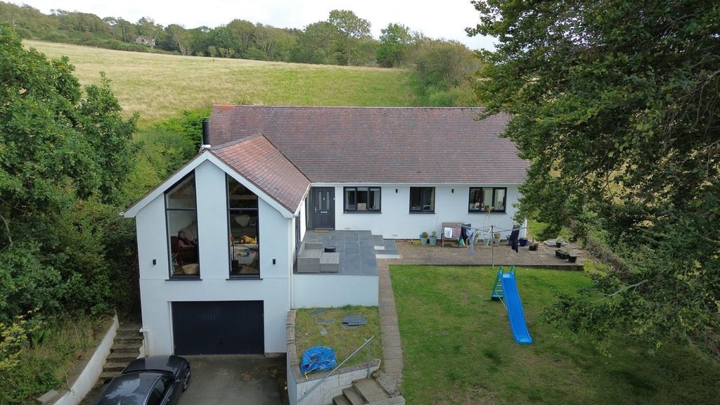 3 bed bungalow for saleGoitre Road, Aberaeron SA46