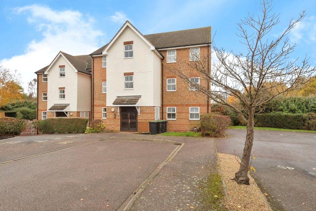 2 bed flat for saleHoneysuckle Close, Biggleswade, Bedfordshire SG18