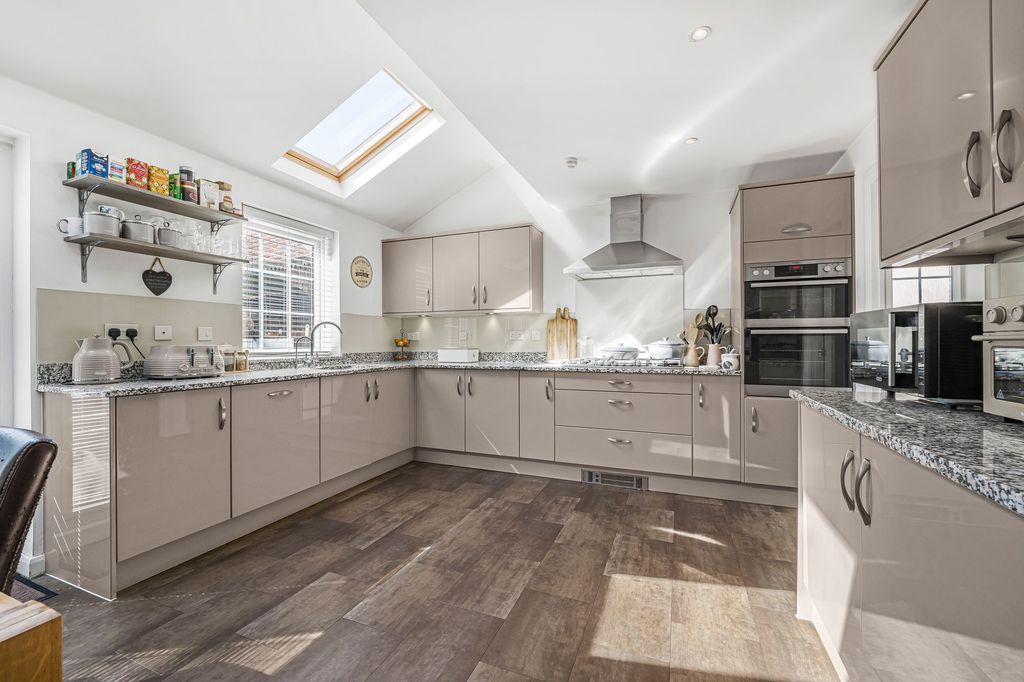 Additional image 3 of 5 bed detached house for saleTy'n-Y-Gollen Court, Old St. Mellons CF3