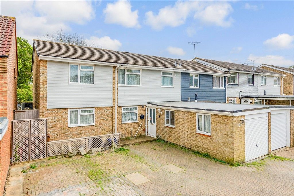 4 bed end terrace house for saleCourtfield Avenue, Lordswood, Chatham, Kent ME5