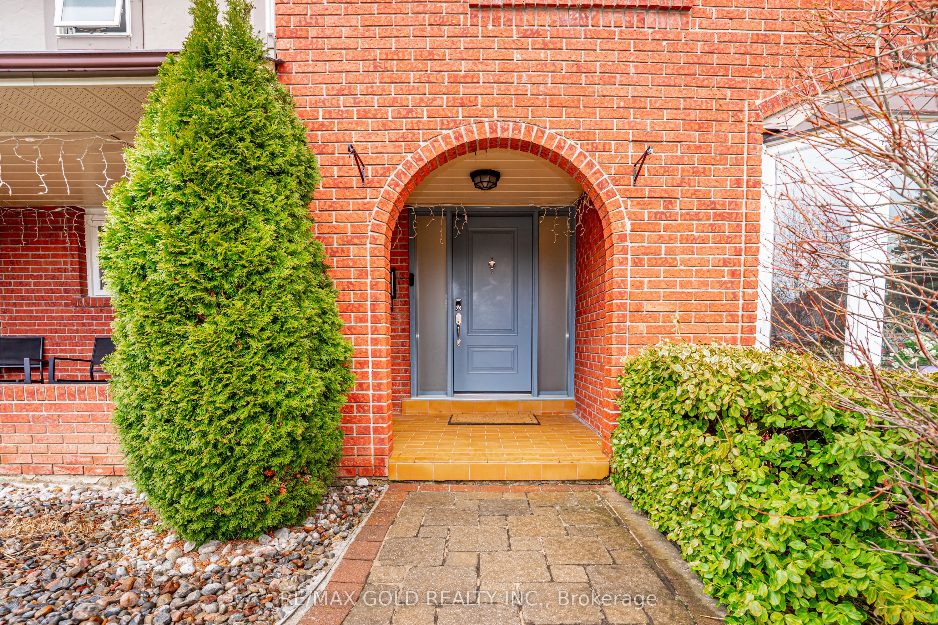 Additional image 3 of 8 Oldham Crescent, Brampton, ON, L6Z 1W3