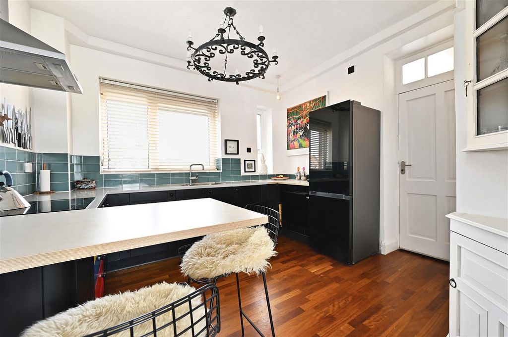 Additional image 21 of 3 bed flat for saleDe La Warr Parade, Bexhill-On-Sea TN40