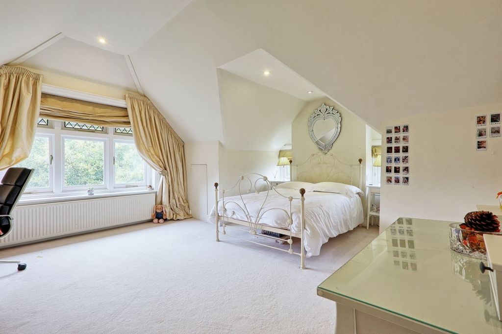 Additional image 27 of 5 bed detached house for saleBurntwood Avenue, Emerson Park, Hornchurch RM11