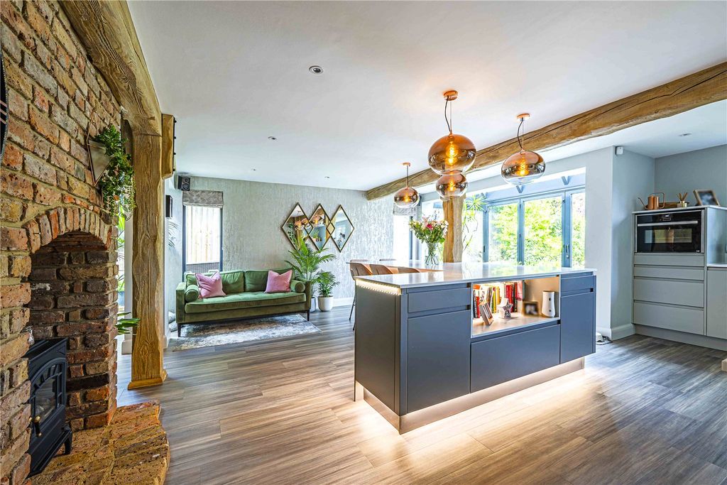 Additional image 3 of 5 bed detached house for saleCastle Gateway, Berkhamsted, Hertfordshire HP4
