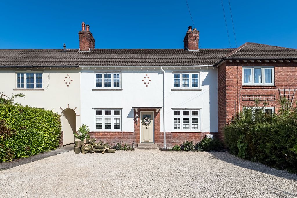 3 bed terraced house for saleCrescent Road, Alderley Edge SK9