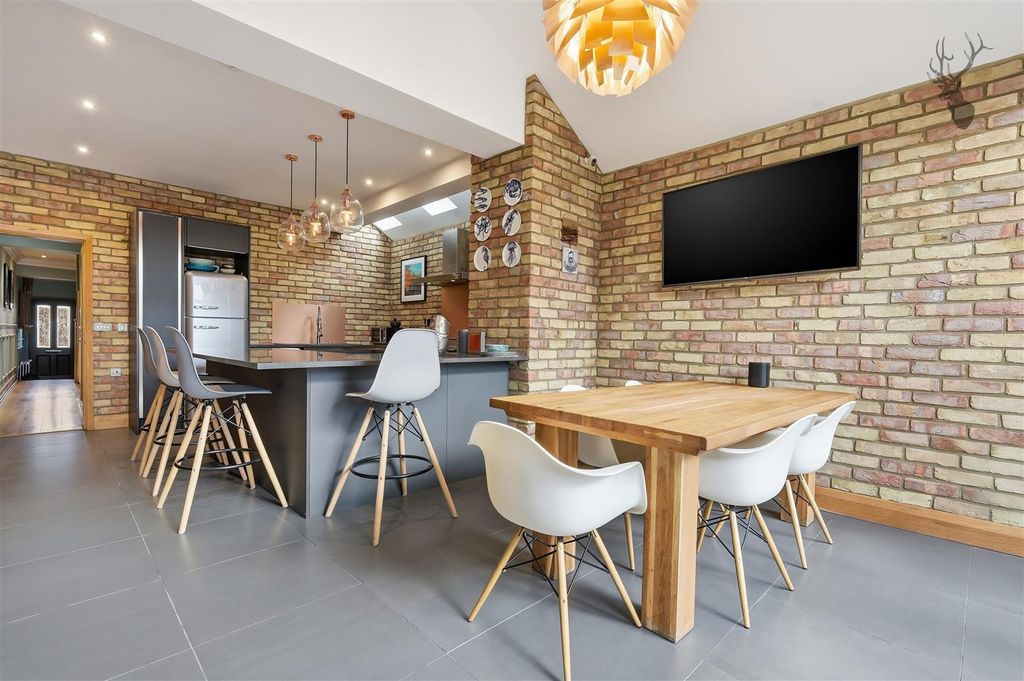 Additional image 11 of 5 bed semi-detached house for saleWestbury Lane, Buckhurst Hill IG9