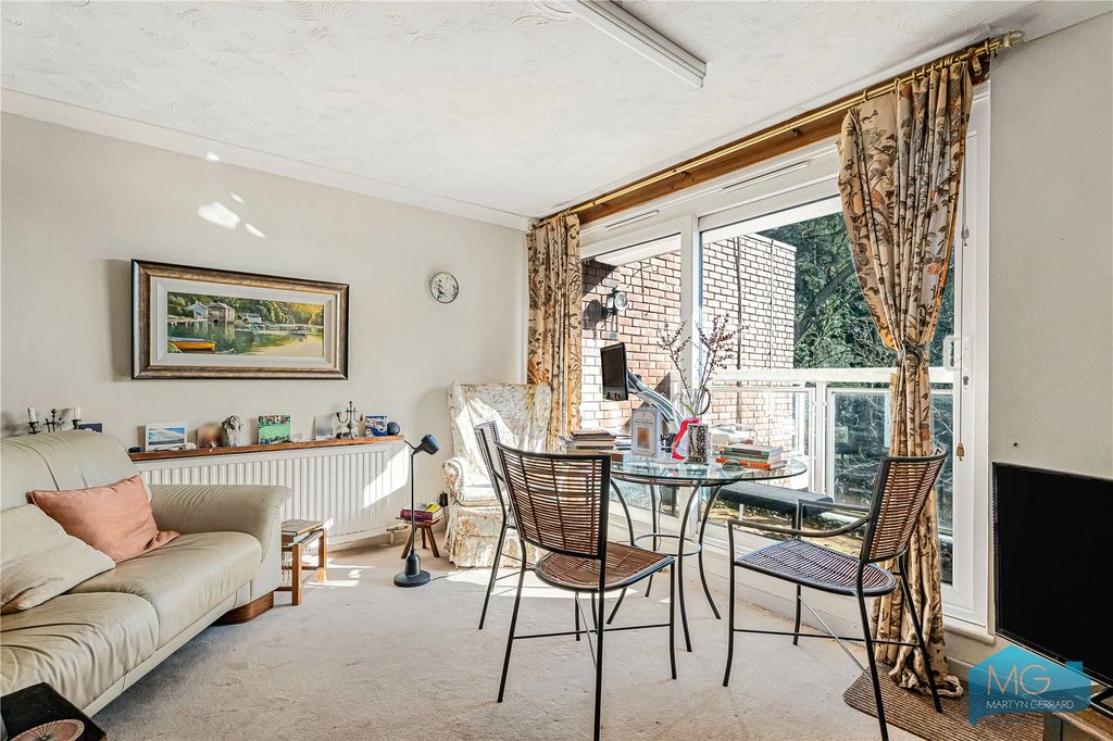Additional image 6 of 2 bed flat for saleThe Highlands, Abbotts Road, Barnet EN5