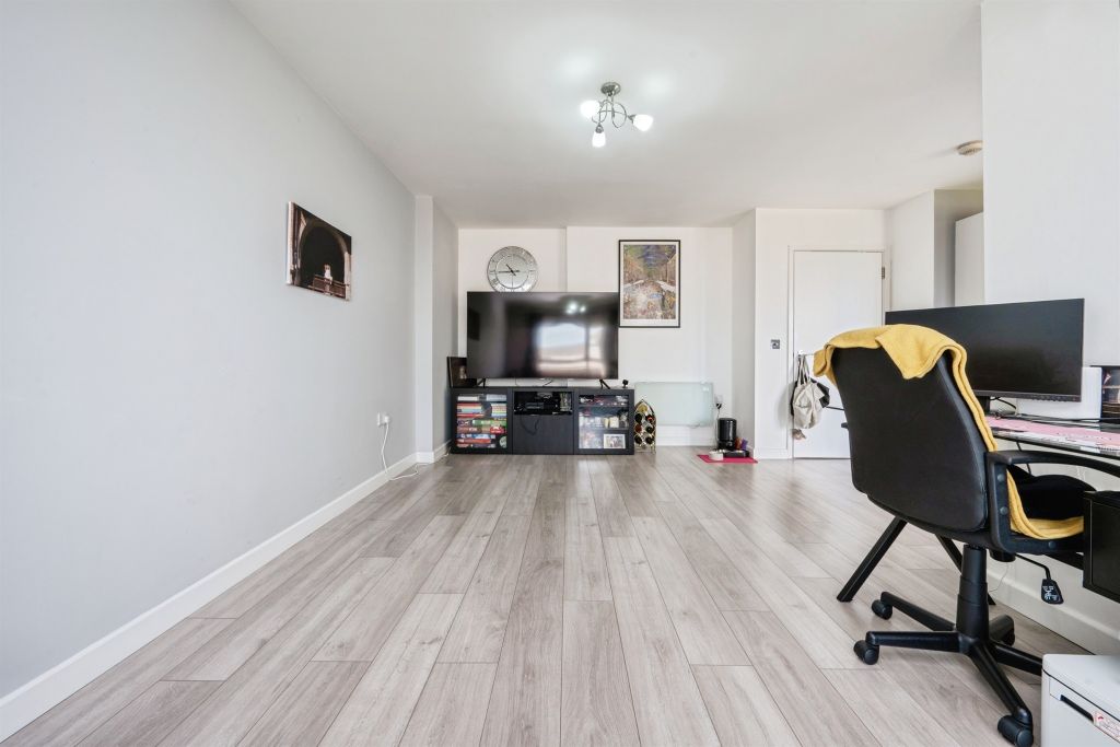 Additional image 5 of 2 bed flat for salePalgrave Road, Bedford MK42