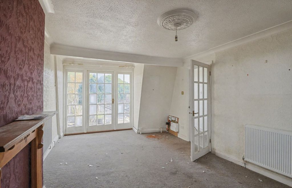 Additional image 2 of 3 bed flat for saleFlat 6 Blandford House, 47 East Street, Blandford Forum, Dorset DT11