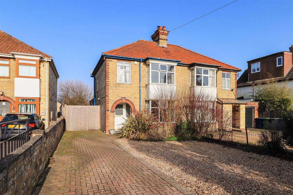 3 bed semi-detached house for saleGreen End Road, Cambridge CB4