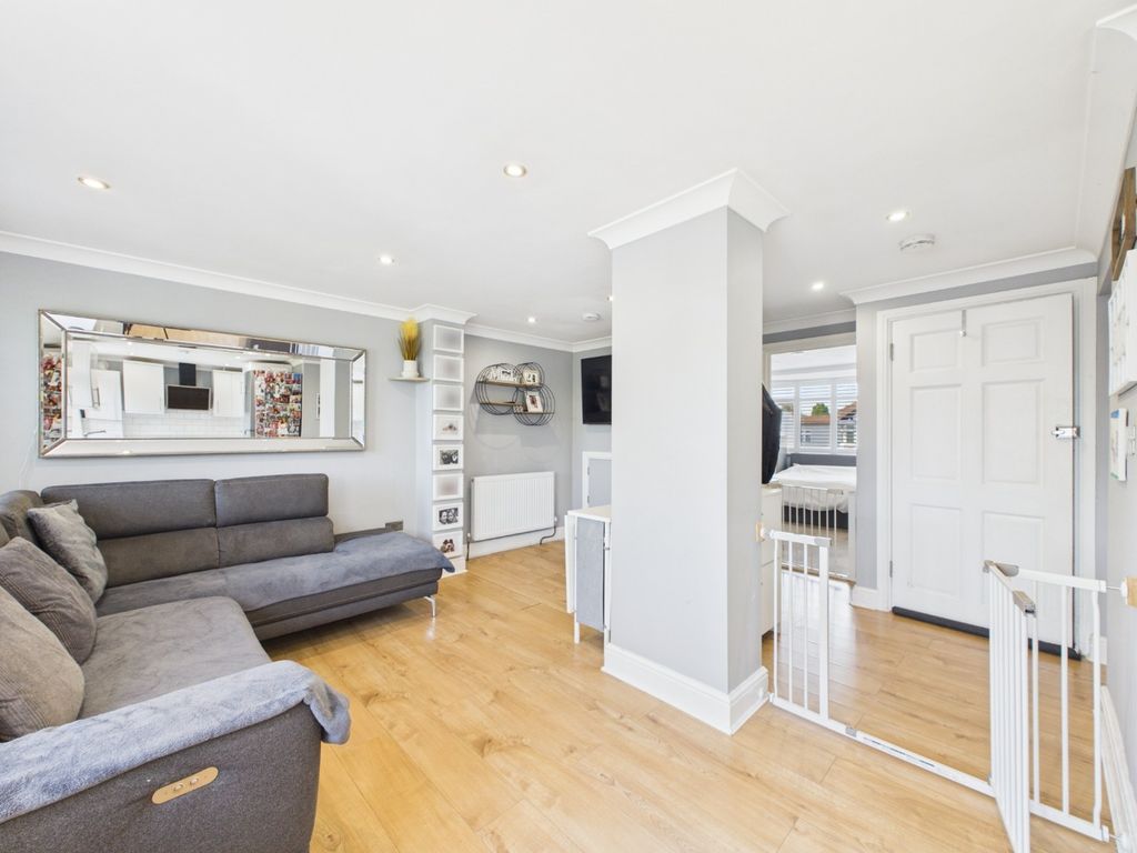 2 bed flat for saleBexley, Kent DA5 photo 3